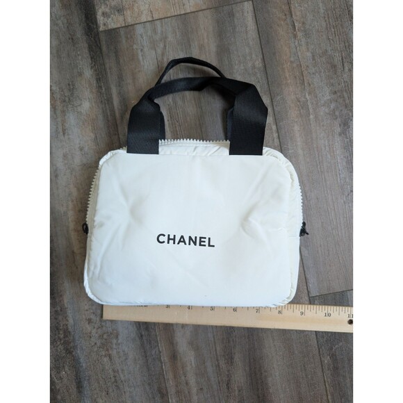 CHANEL Cosmetics Mini Bag Mini Boston Bag Pouch White Limited Edition New - Picture 10 of 11